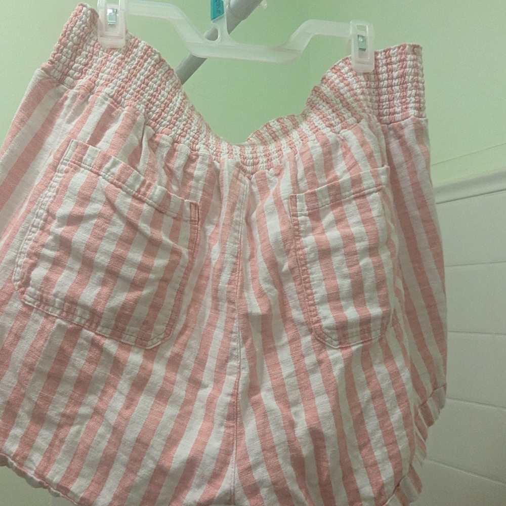 Old Navy Maternity/Plus size Linen Shorts - Picture 3 of 3